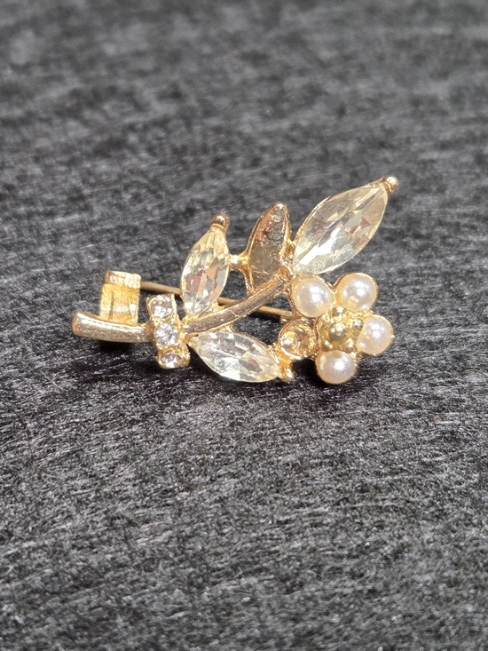 Accessories - **Gold Floral Crystal and Pearl Brooch - Women Jewelry**